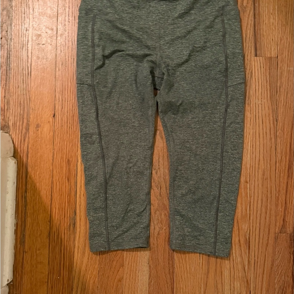 Women's Heather Green Crop Leggings